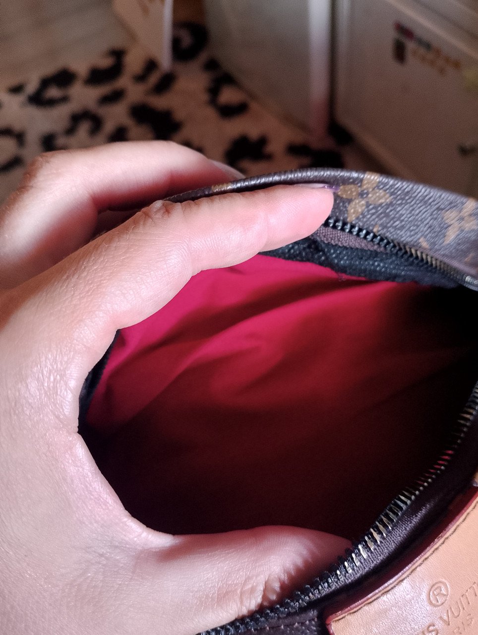 Tas Louis Vuitton.