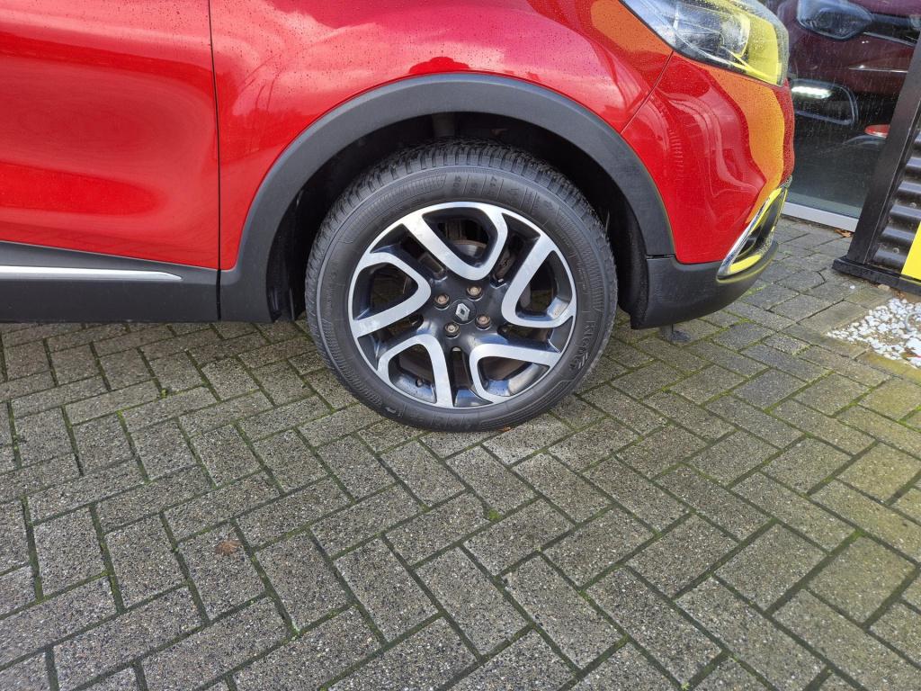 Renault Captur tce 90 helly hansen camera, trekhaak, all season banden, nav