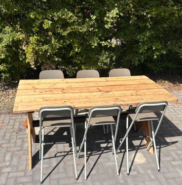 Industriële bartafel / werktafel 200 cm + 6 hoge stoelen – €150