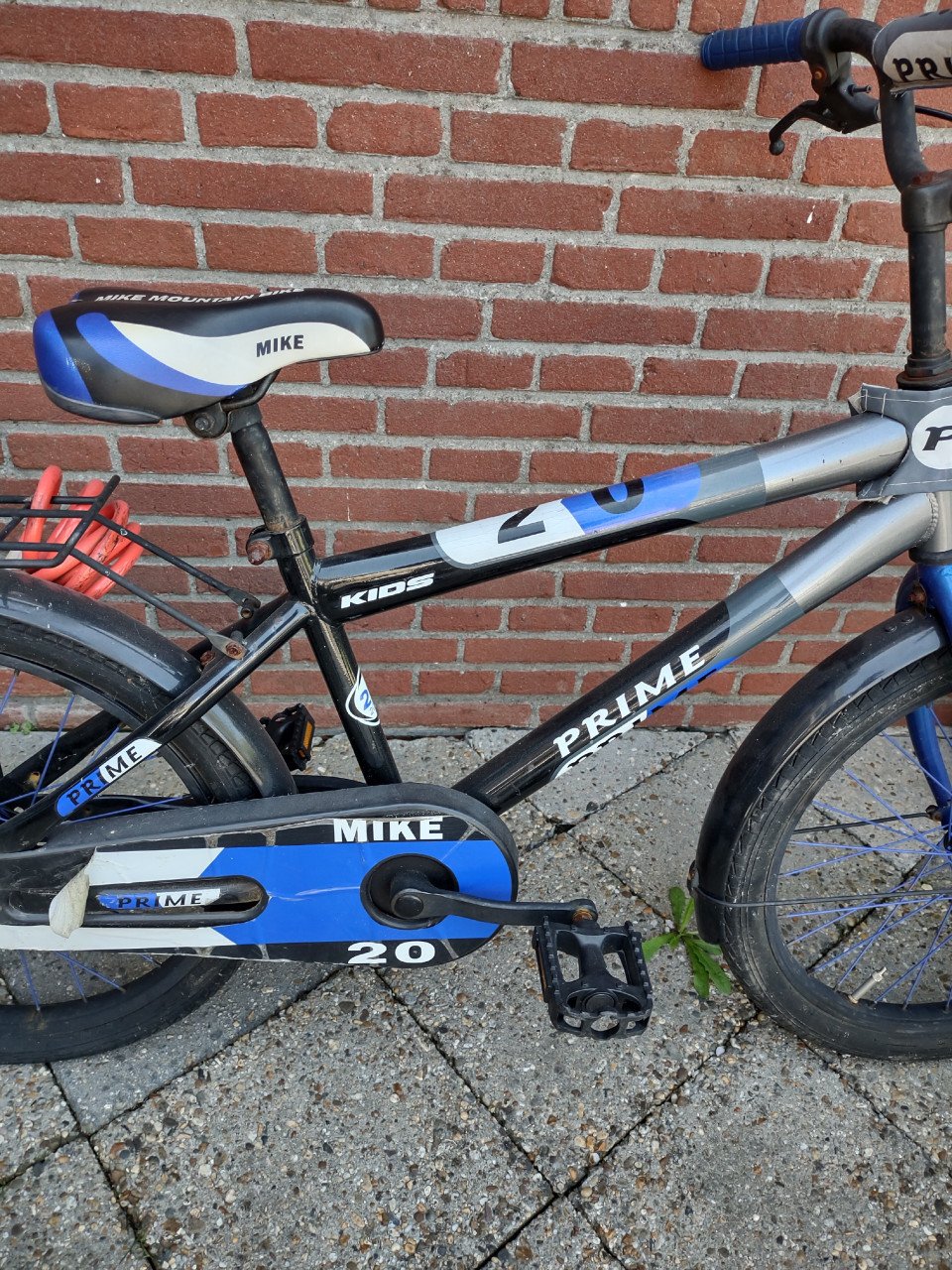 Stoere zwart blauwe jongensfiets Mike, parcourfiets 6-9 jaar