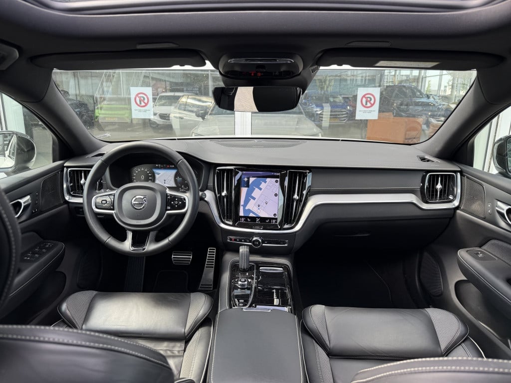 Volvo V60 t6 340pk recharge r-design| panodak| adap.cruise| 360 camera