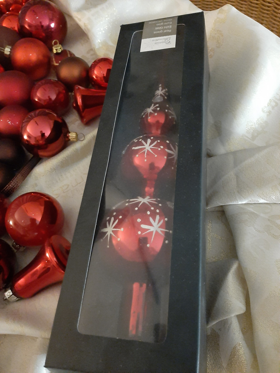 107  RODE KERSTBOOM GLAZEN BALLEN  -  RODE GLAZEN PIEK NIEUW IN DE DOOS )