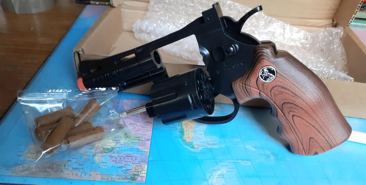 Revolver Speelgoed  24 cm lang en mooi en van plastic