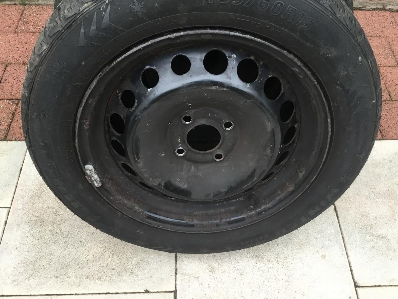 Te koop 4 winterbanden jinju 185/60R15