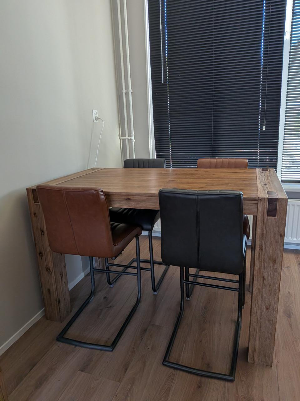 Eettafel Salzburg met 4 stoelen (Pronto wonen)