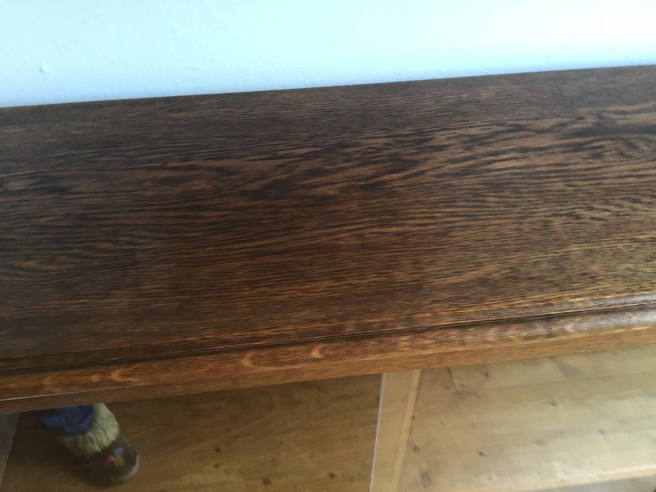 Antieke kast met schuifdeuren