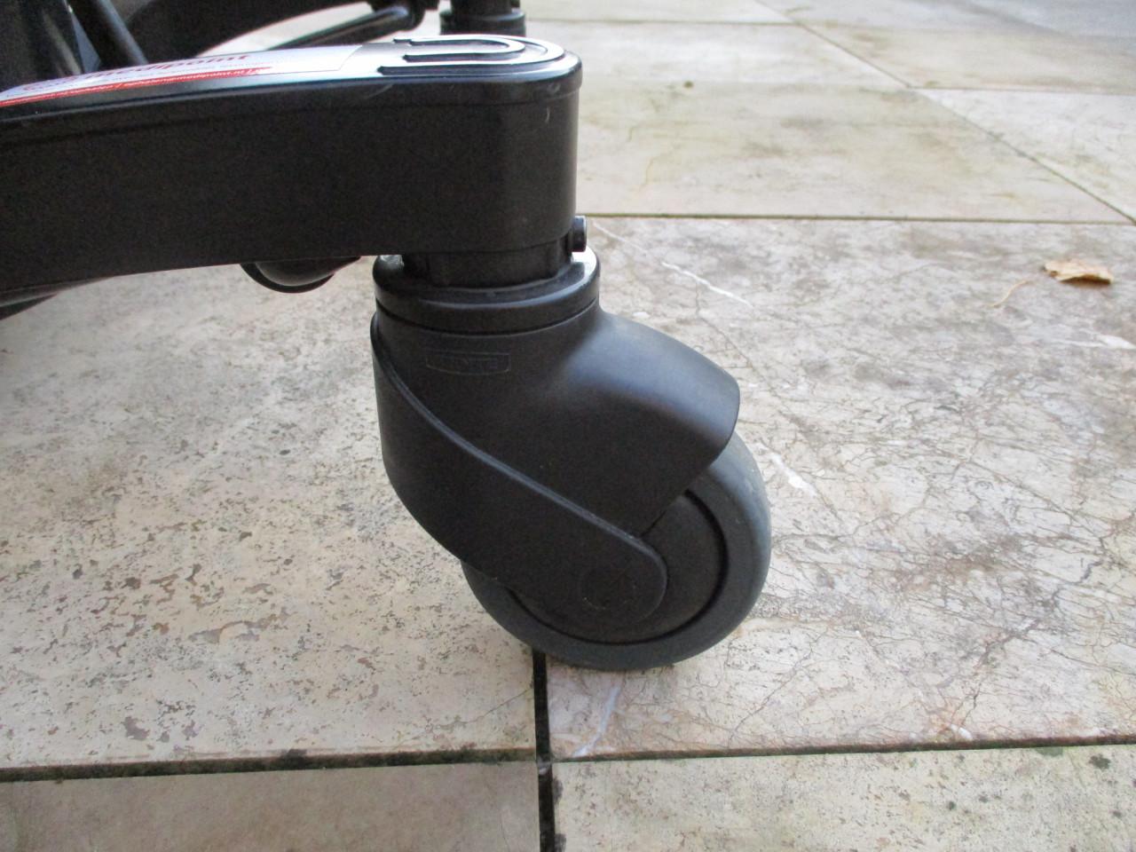 Zgan Vela Tango 700 EB trippelstoel met elektrisch hoog laag bediening .