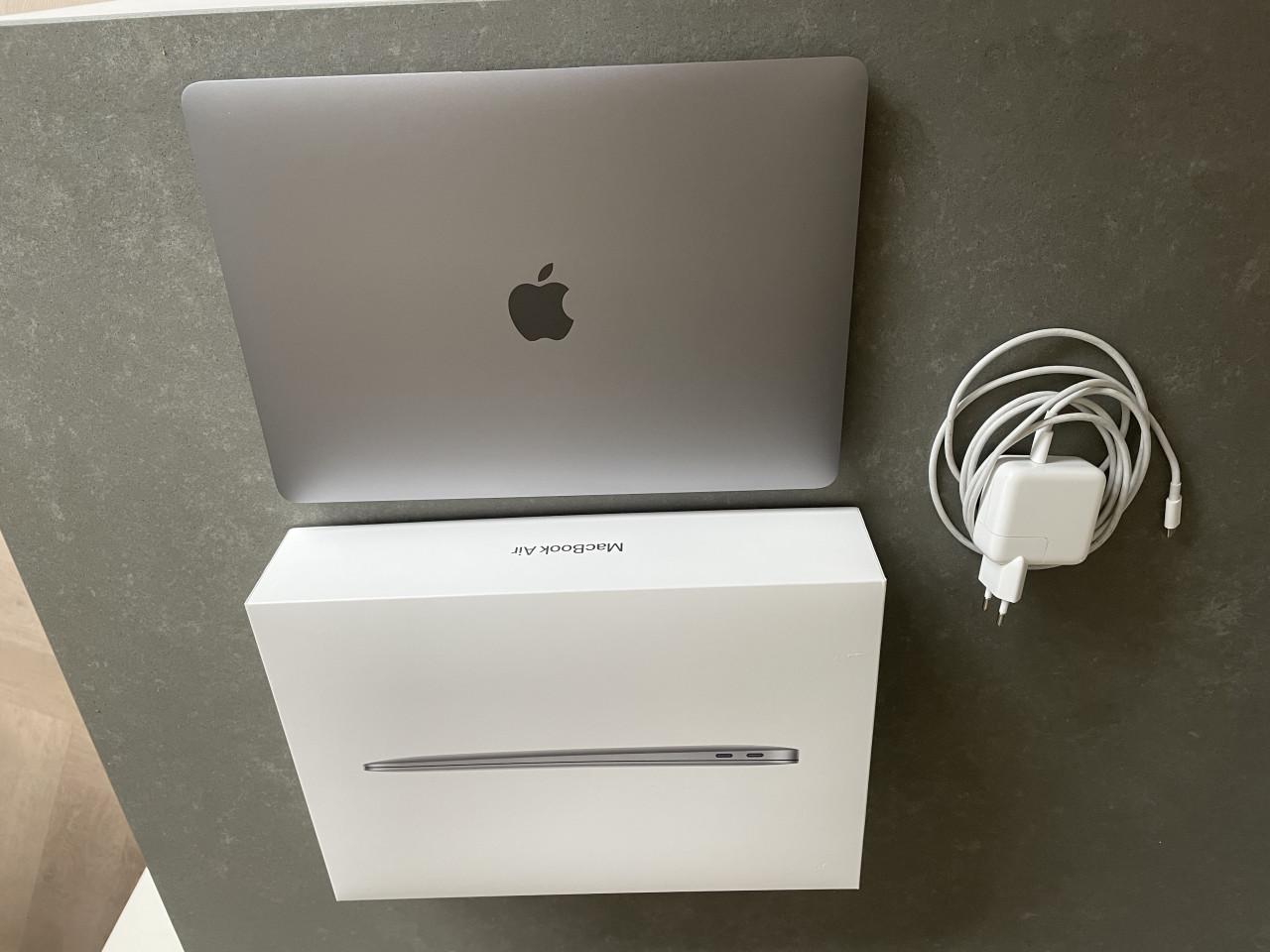 MacBook air 13-inch 2020