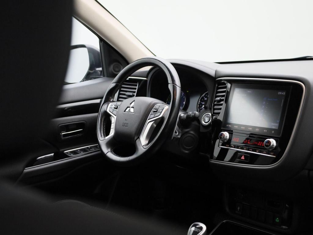 Mitsubishi Outlander 2.4 phev pure+ | automaat | stoel verwarming | dab | c