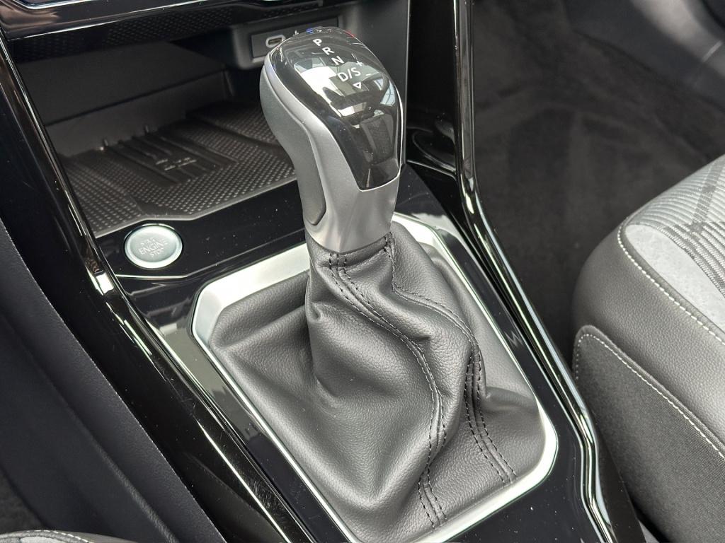 Volkswagen T-roc 1.5 tsi r-line | black style | panoramadak | 19 inch | cam