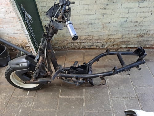 Te koop peugeot speedfight met kenteken
