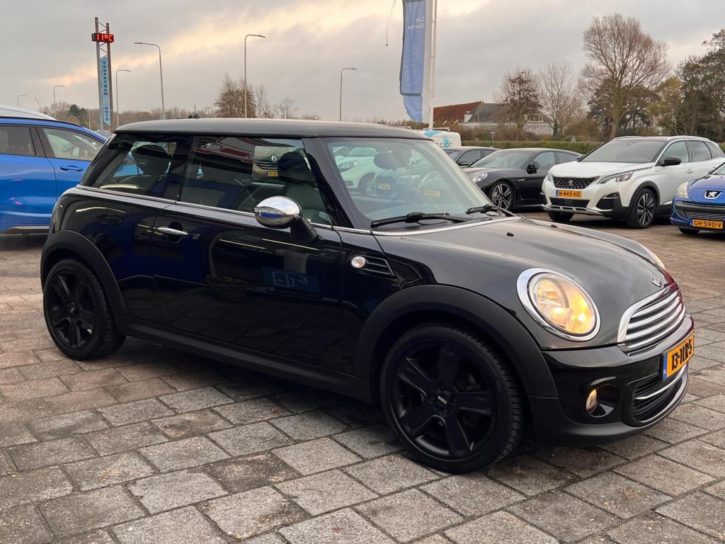 Mini Cooper mini 1.6 10 years ii, navigatie, leer, lm velgen enz...