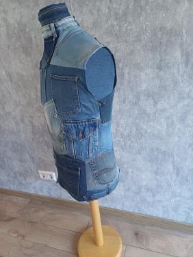 Torso in spijkerbroek