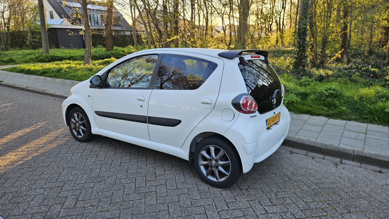 Zuinige TOYOTA AYGO Dynamic Navigator 2011 / NL AUTO / NAP / APK 03-2027