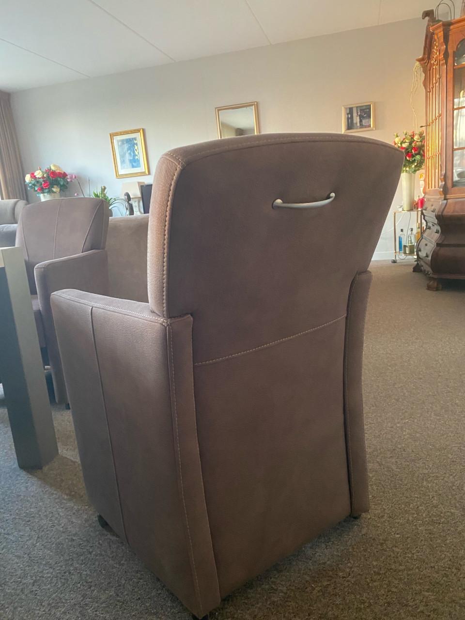 Eettafel met 6 fauteuils