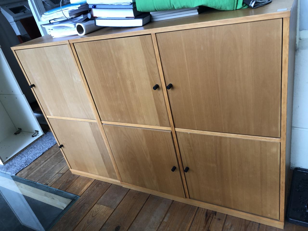 Kast met 18 deurtjes (trapkast in losse delen)