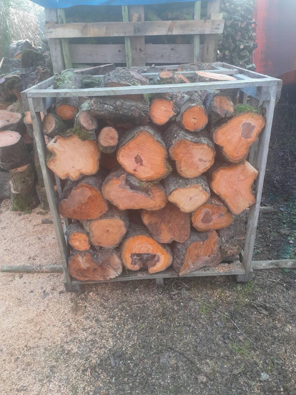 Perenhout voor zelf te klieven.