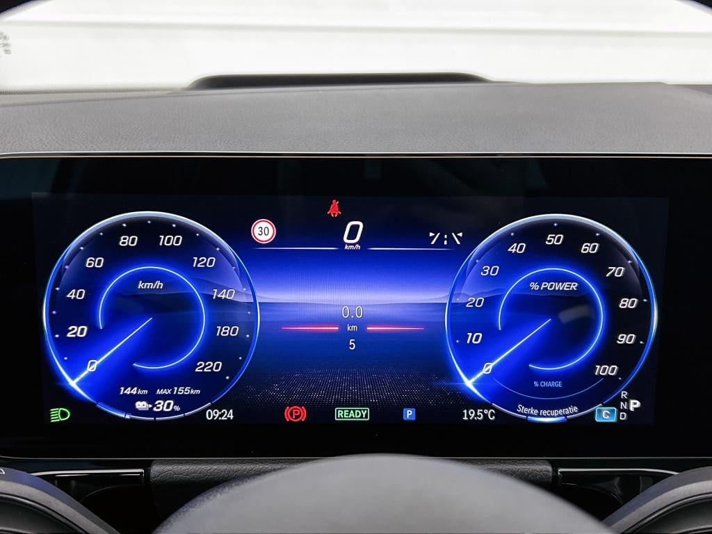 Mercedes-Benz Eqa 250+ business solution amg 71 kwh | trekhaak | nightpakke