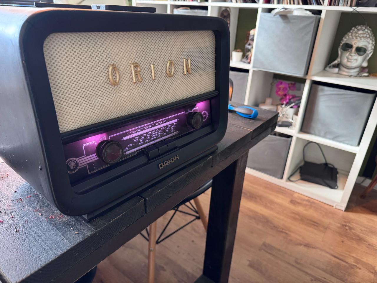 Prachtige antieke radio met Bluetooth