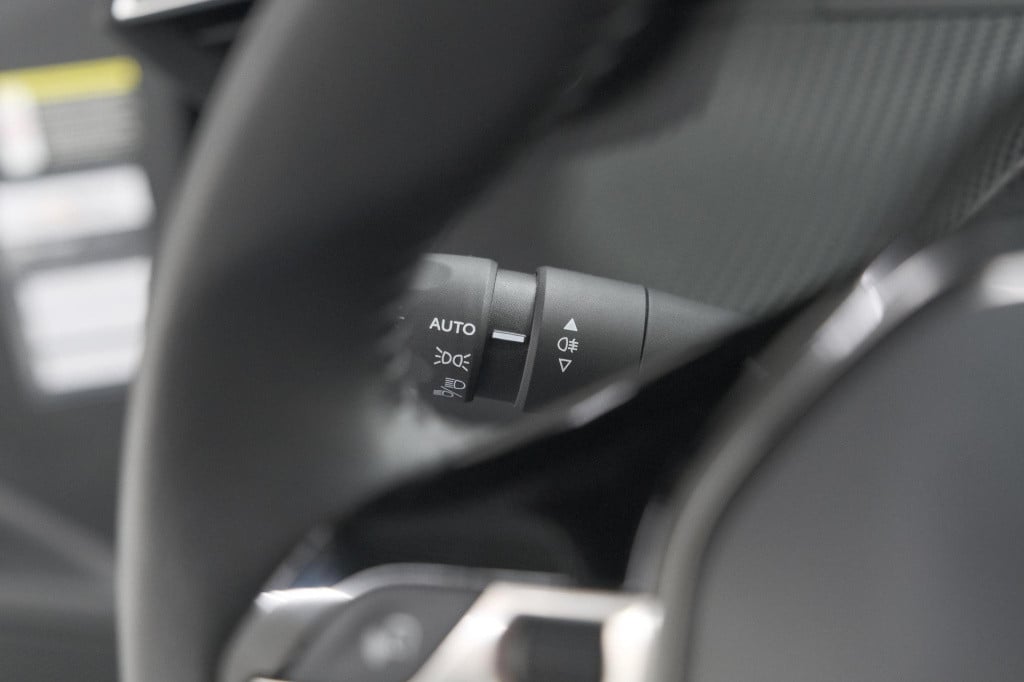 Peugeot E-2008 ev active 50 kwh | parkeersensoren | apple carplay | climate