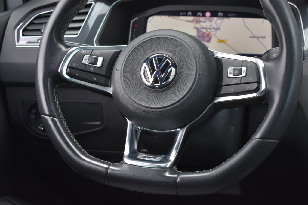 Volkswagen Tiguan 1.5 tsi act r-line | trekhaak | camera | stoelverwarming 