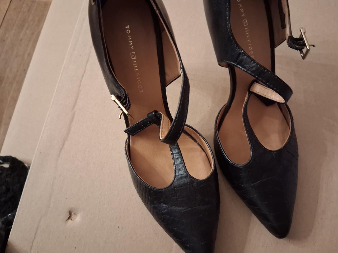 Tommy Hilfiger pumps