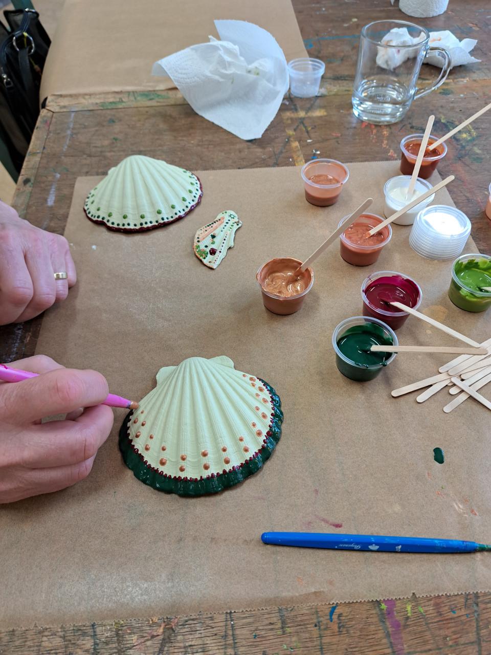 Workshop Stippen op Sint-Jacobsschelpen