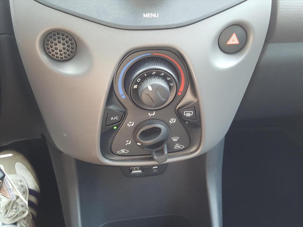 Peugeot 108 1.0 e-vti 72pk 5d active | airco | radio | bluetooth | bellen &