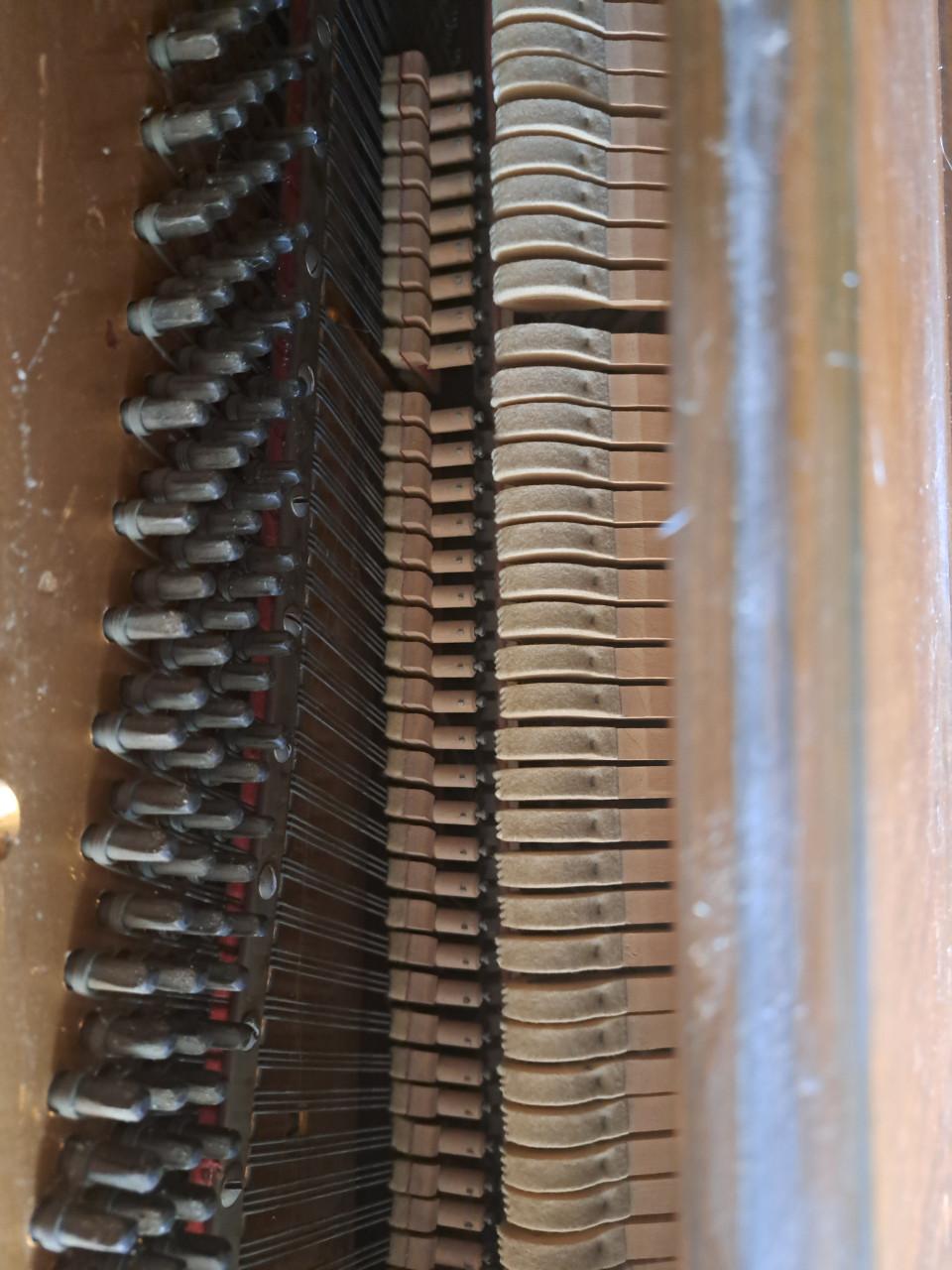 Piano moet weg 250 euro met kruk