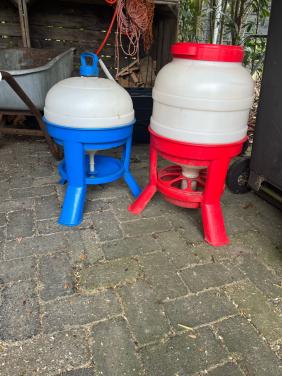 Voer en water silo voor kippen of ander pluimvee