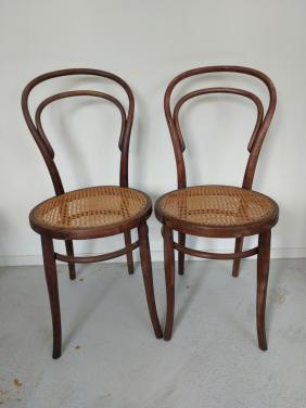2 vintage thonet stoeltjes