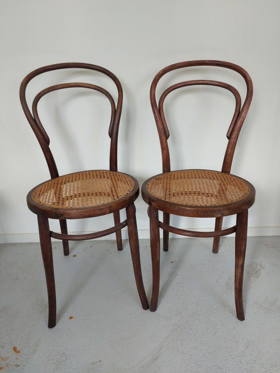2 vintage thonet stoeltjes