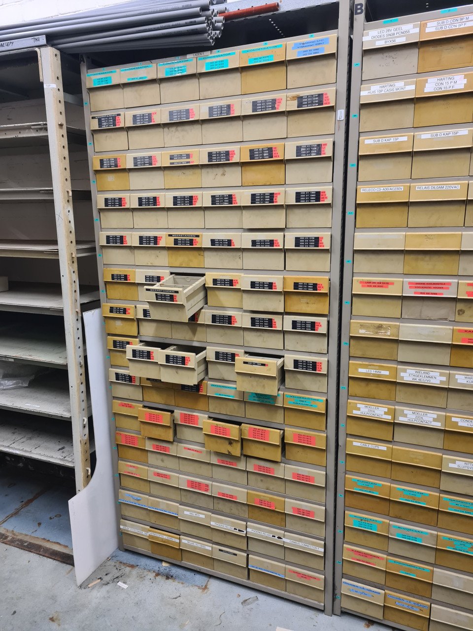Archiefkast magazijn werkplaatskast kantoor ahrend  lockerkast