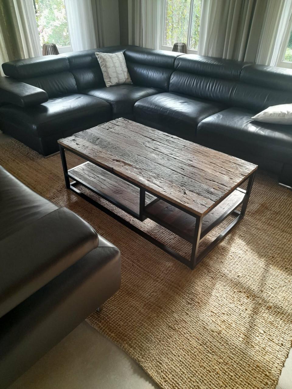 Nieuwe salontafel in staal en driftwood in verpakking