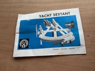 Grote Dan-fender stootwillen, diverse zware meerlijnen, sextant