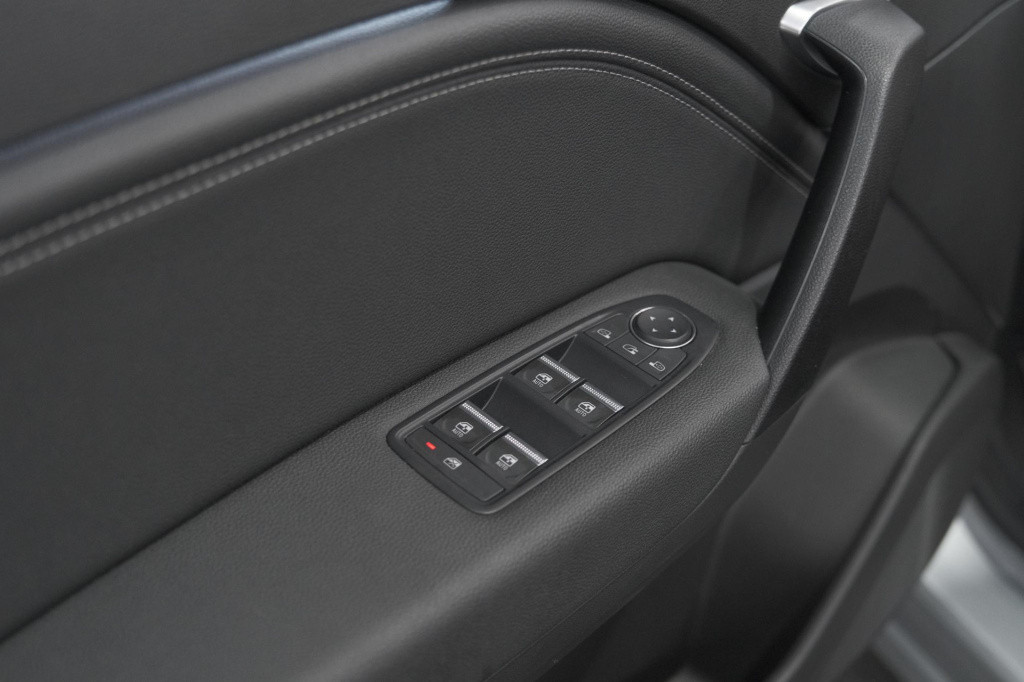 Renault Captur mild hybrid 140 edc techno | camera | 9.3 inch scherm | appl