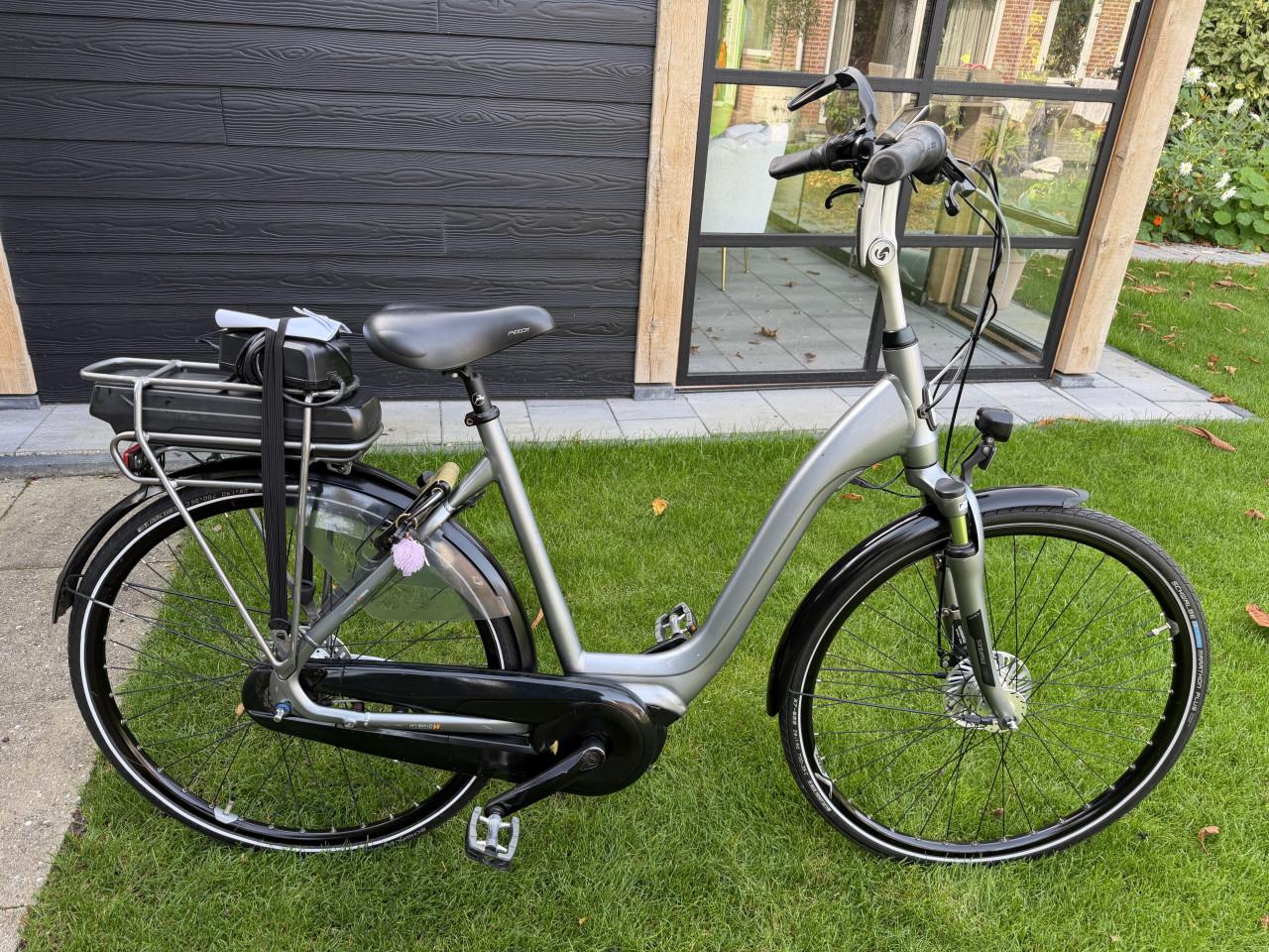 Elektrische damesfiets middenmotor lage instap