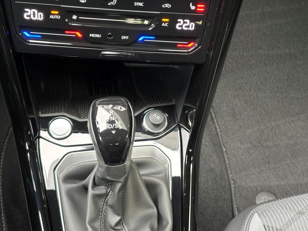 Volkswagen T-roc 1.5 tsi 150pk 7-dsg r-line| camera | keyless|unieke km sta