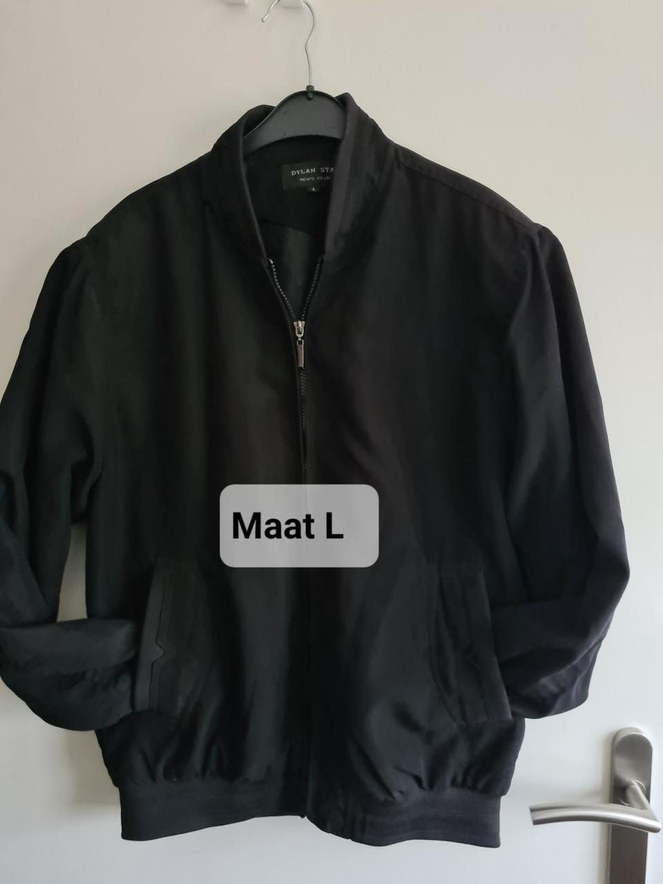 Mooi zwart gevoerd jasje met rits van Dylan Star Maat L