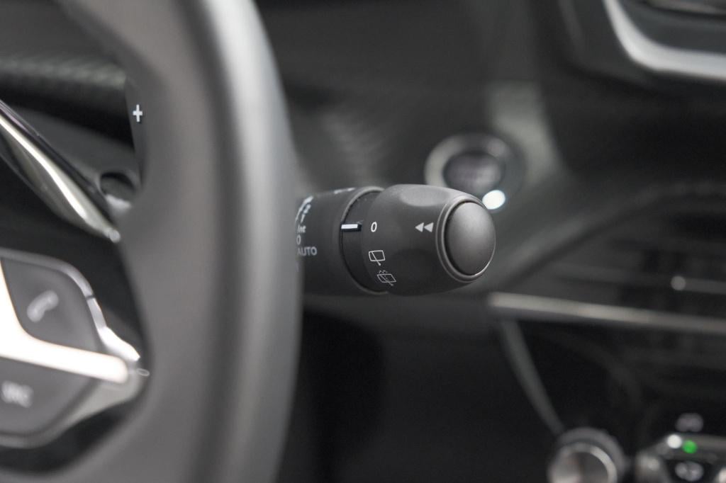 Peugeot 208 puretech 100 eat8 allure pack | camera | navigatie | apple carp