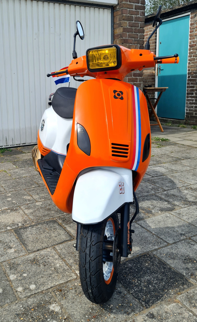 Agm scooter WK Editie