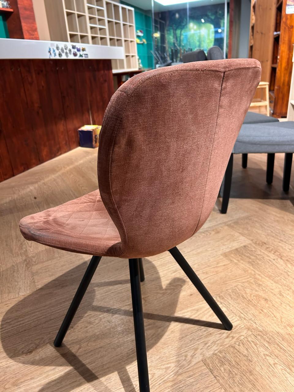 Div stoelen te koop ook te combineren met een aantal tafels of banken