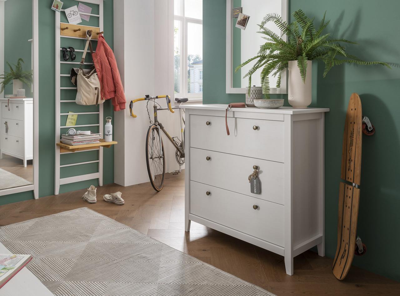 Stijlvolle massief houten bedden. Puur natuur of Wit