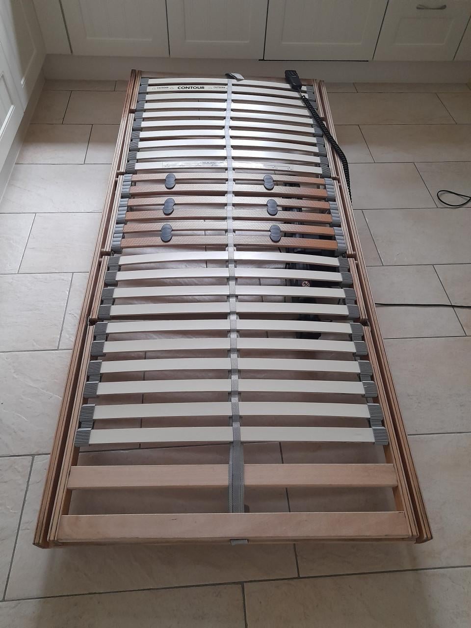 Elektrisch verstelbare lattenbodem 90 x 200 ( in goede staat )