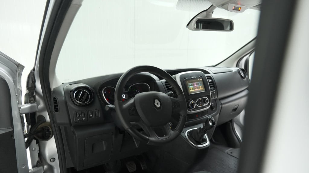 Renault Trafic 2.0 dci 170 t29 l2h1 dc comfort | navi | trekhaak | camera |