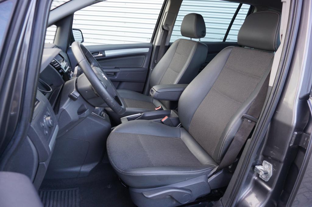 Opel Zafira 1.8 cosmo 7-persoons / climate / navi / cruise / trekhaak / lm 