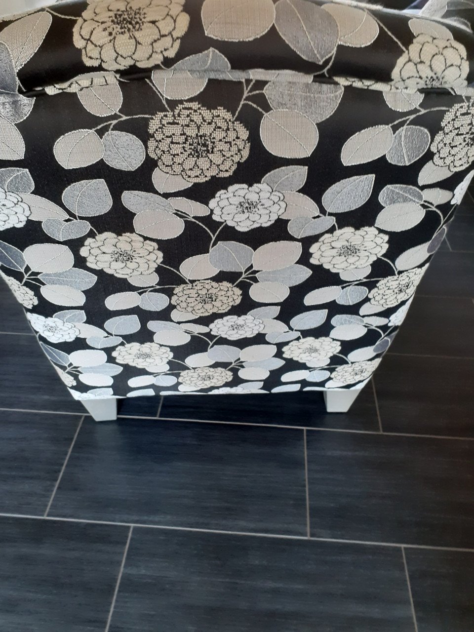 Mooie luxe fauteuil met bijpassende hocker.