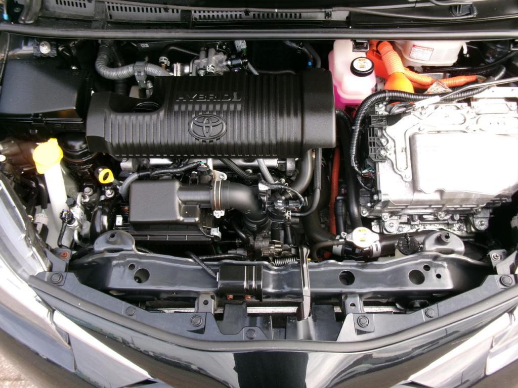 Toyota Yaris 1.5 hybrid clima, camera, multimedia, bluet.