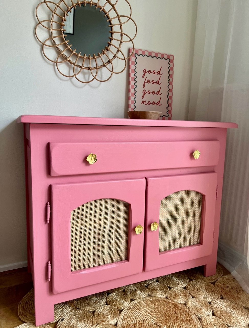 Gerestyled roze dressoir / commode – massief hout & rotan