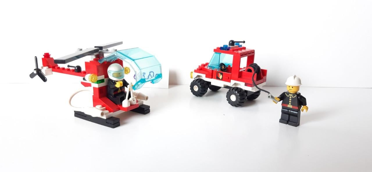 Lego Classic Town 6389: brandweerkazerne + heli, spuitwagen, brandweerauto